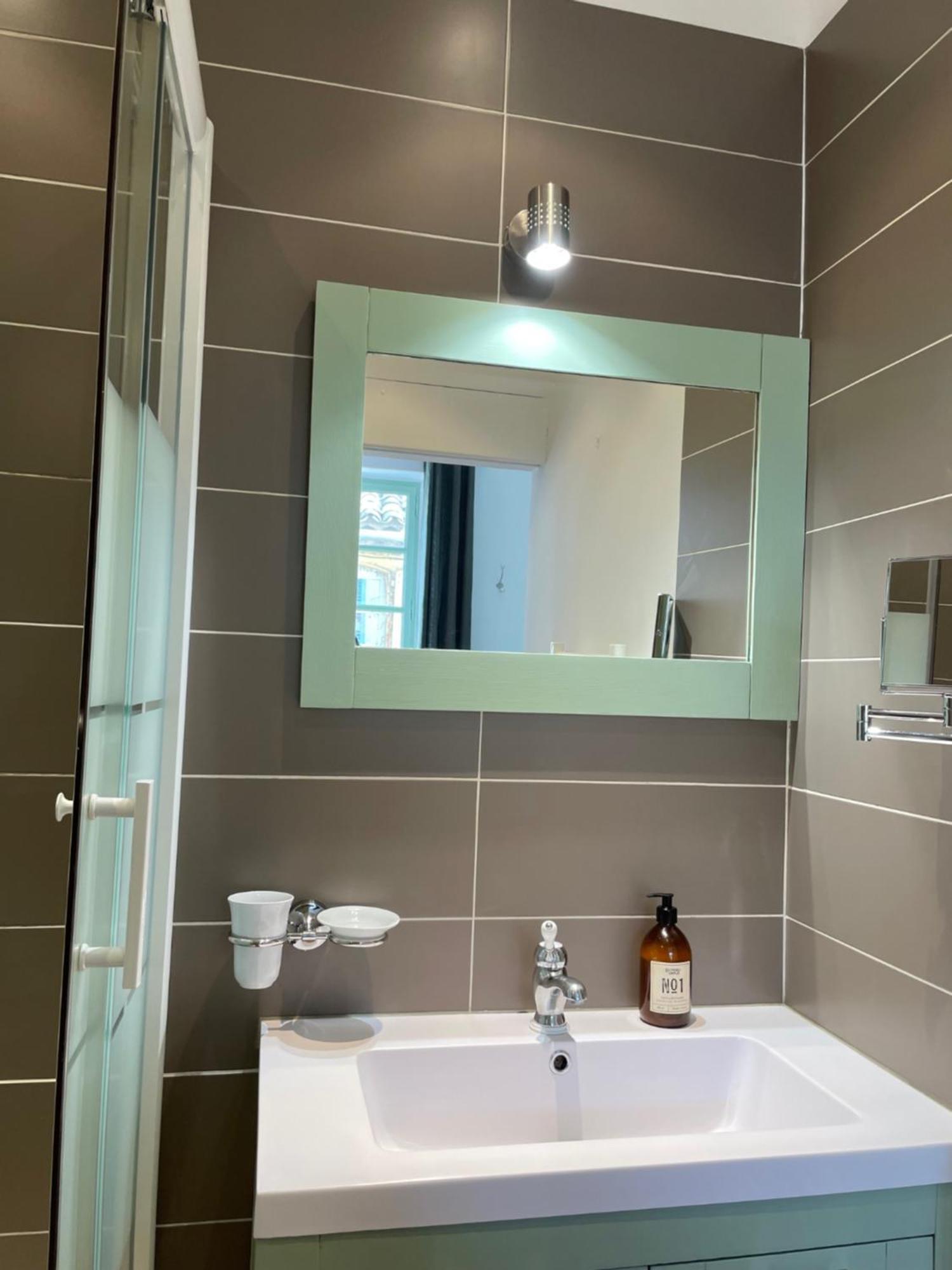 Ferienwohnung L'Ecrin De Mona Au Coeur De Lourmarin Exterior foto